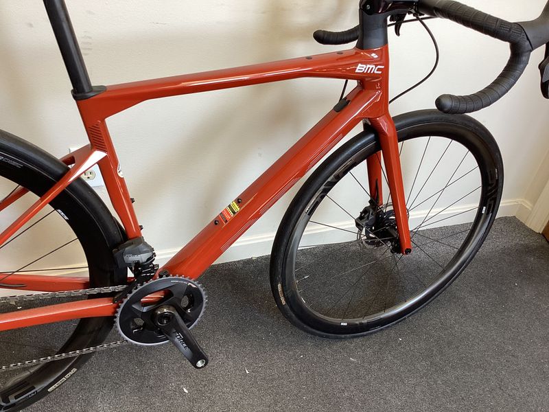 Used BMC Roadmachine 01 THREE 2024 2024 Road & Gravel, Red — image 4 of 18