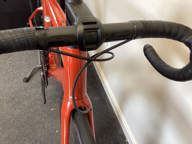 Used BMC Roadmachine 01 THREE 2024 2024 Road & Gravel, Red — image 7 of 18