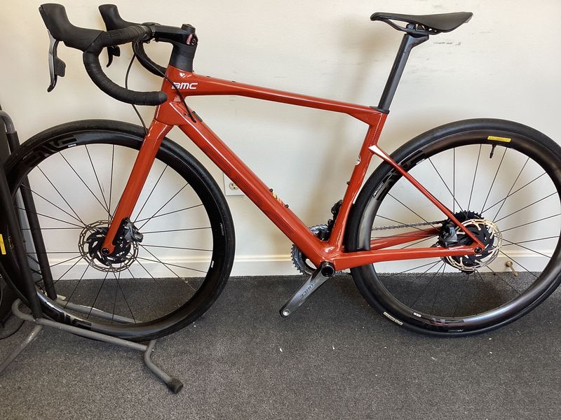 Used BMC Roadmachine 01 THREE 2024 2024 Road & Gravel, Red — image 5 of 18