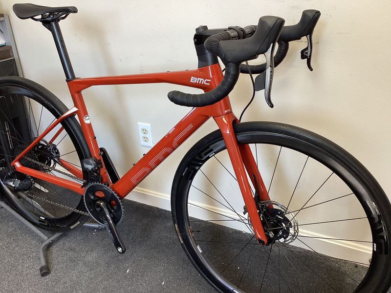 Used BMC Roadmachine 01 THREE 2024 2024 Road & Gravel, Red — image 3 of 18