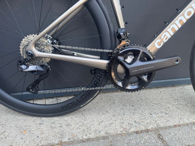 Cannondale SuperSix EVO Shimano Ultegra Di2 2025 Road & Gravel usato, Grigio chiaro — immagine 3 di 14
