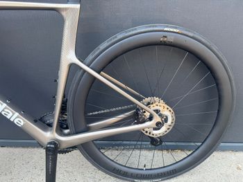 Cannondale SuperSix EVO Shimano Ultegra Di2 2025 Road & Gravel usato, Grigio chiaro — immagine 2 di 14