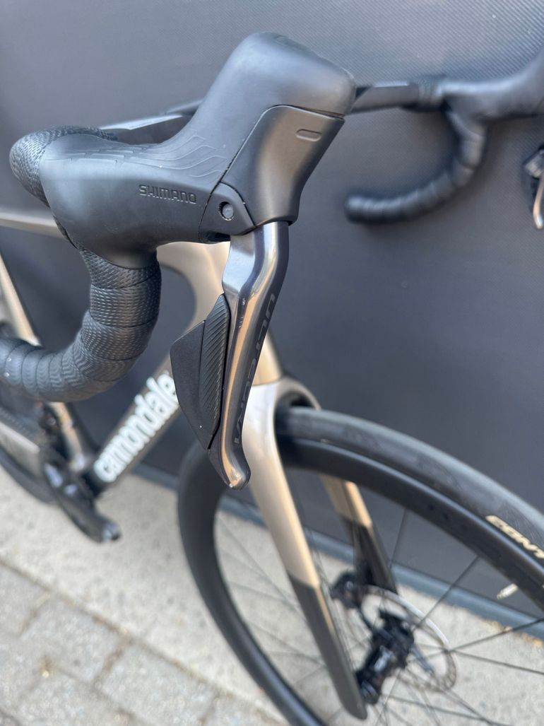 Cannondale SuperSix EVO Shimano Ultegra Di2 2025 Road & Gravel usato, Grigio chiaro — immagine 6 di 14