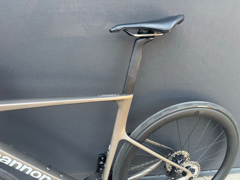Cannondale SuperSix EVO Shimano Ultegra Di2 2025 Road & Gravel usato, Grigio chiaro — immagine 9 di 14