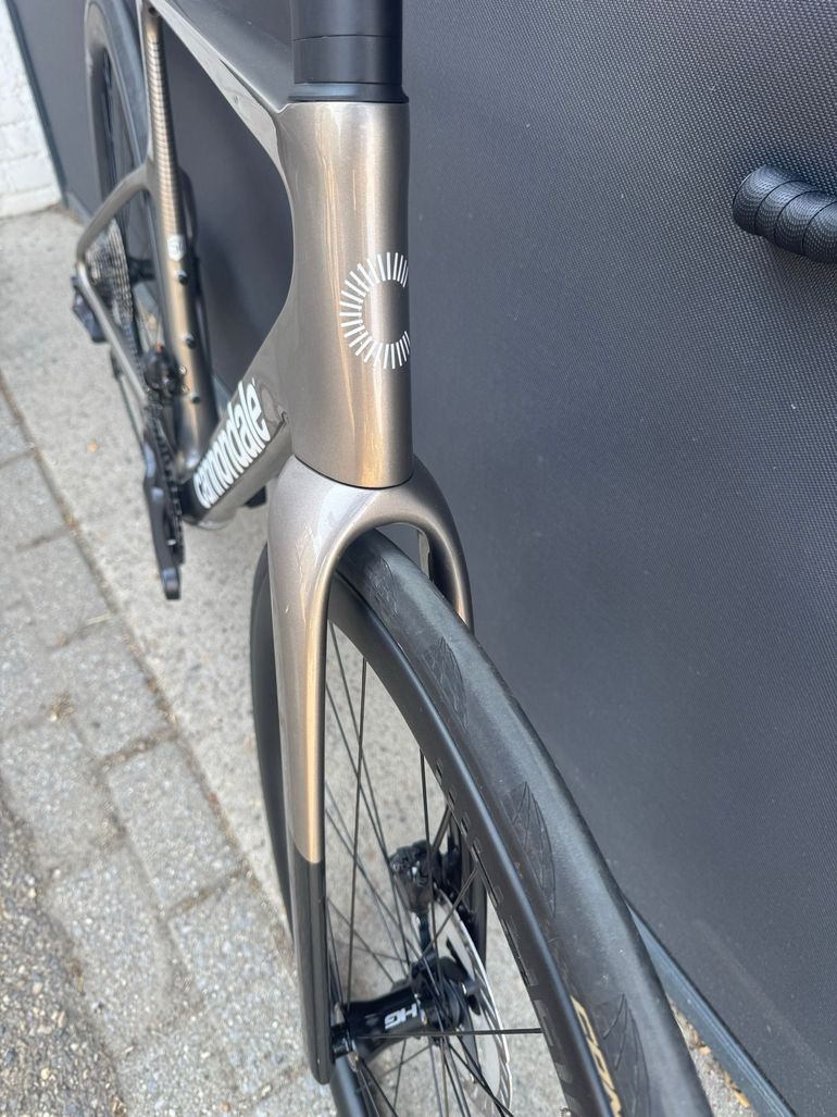 Cannondale SuperSix EVO Shimano Ultegra Di2 2025 Road & Gravel usato, Grigio chiaro — immagine 7 di 14