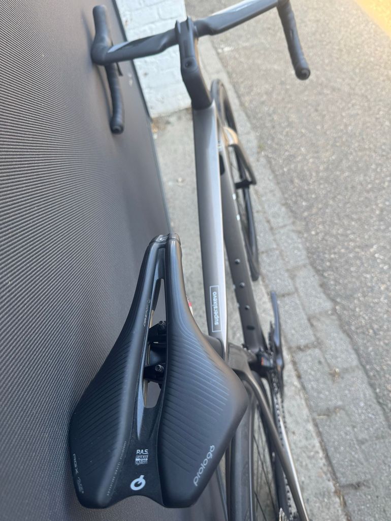 Cannondale SuperSix EVO Shimano Ultegra Di2 2025 Road & Gravel usato, Grigio chiaro — immagine 12 di 14