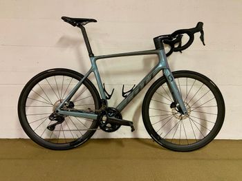 Scott Addict RC 15 2024 2024 Road & Gravel d'occasion