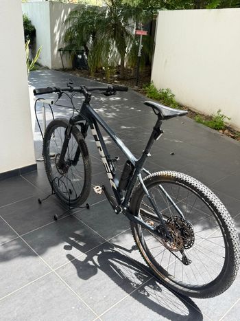 Trek X-Caliber 9 2021 2021 Mountainbike usato, Grigio chiaro — immagine 2 di 3