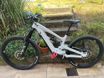 Tweedehands YT Custom Shimano SLX 2024 Mountainbike — afbeelding 2 van 3