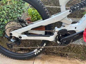 Tweedehands YT Custom Shimano SLX 2024 Mountainbike — afbeelding 3 van 3