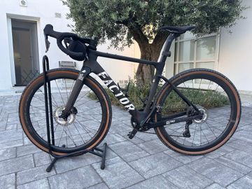 Used Factor Ostro Gravel - Shimano GRX Di2 2025 2025 Road & Gravel