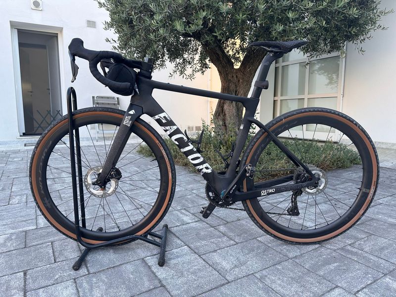 Used Factor Ostro Gravel - Shimano GRX Di2 2025 2025 Road & Gravel