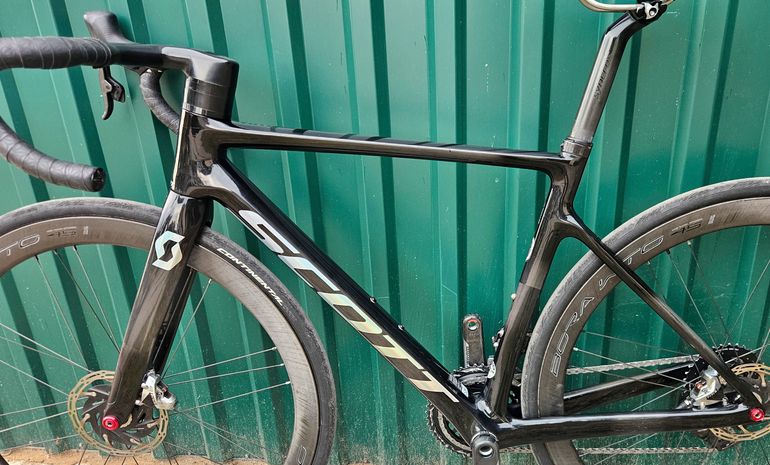 Używany Scott Addict RC Ultimate 2023 Frameset 2023 Road & Gravel — zdjęcie 11 z 18