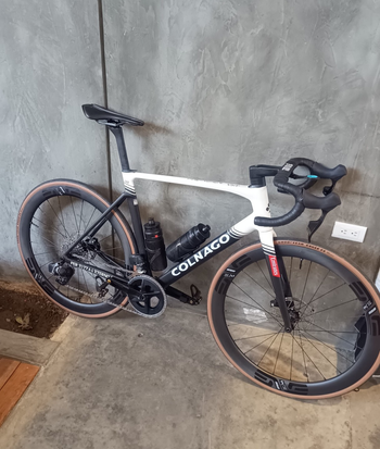 Gebrauchtes Colnago V5Rs SRAM Rival eTap AXS 2025 Road & Gravel, Schwarz — Bild 2 von 4
