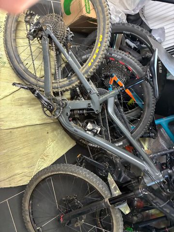 Used Scott Genius 950 2022 2022 Mountainbike, Green, 29 — image 5 of 10