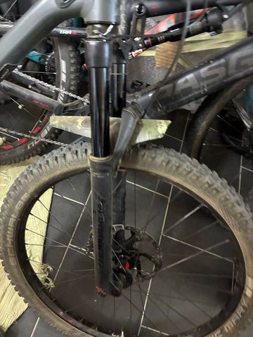 Used Scott Genius 950 2022 2022 Mountainbike, Green, 29 — image 7 of 10