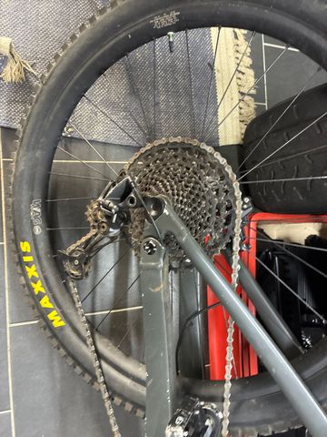 Used Scott Genius 950 2022 2022 Mountainbike, Green, 29 — image 8 of 10