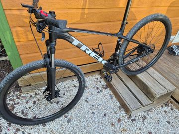 Trek Marlin 4 Gen 2 2024 2024 Mountainbike usato, Nero — immagine 1 di 5