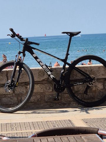 Trek Marlin 4 Gen 2 2024 2024 Mountainbike usato, Nero — immagine 5 di 5