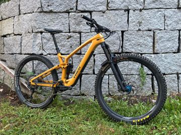 Gebrauchtes Trek Fuel EXe 9.8 2023 2023 Mountainbike, Orange, 29 — Bild 1 von 14