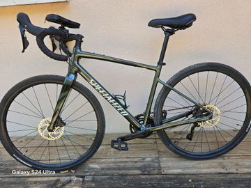 Used Specialized Diverge Elite E5 2023 2023 Road & Gravel, Green — image 1 of 4