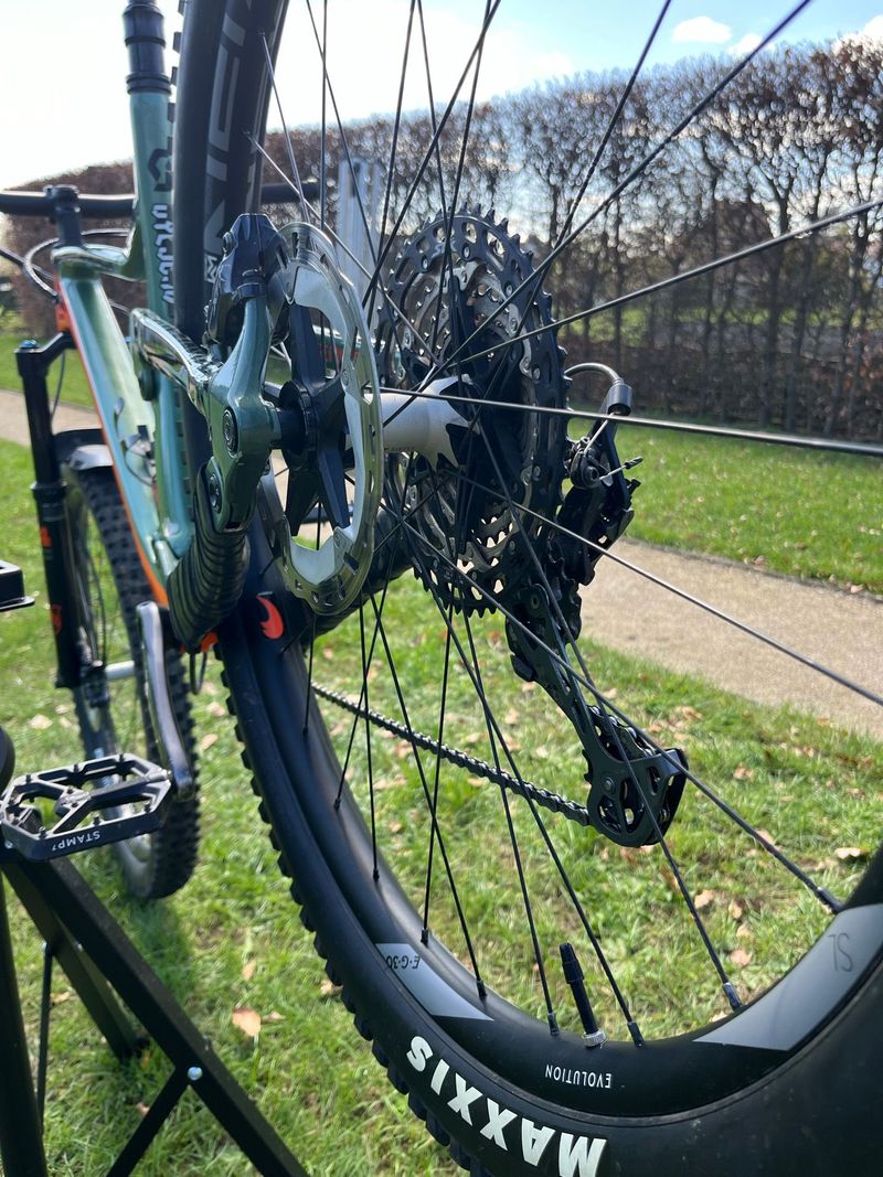 Used Scott Genius 930 2019 2019 Mountainbike, Green — image 9 of 12