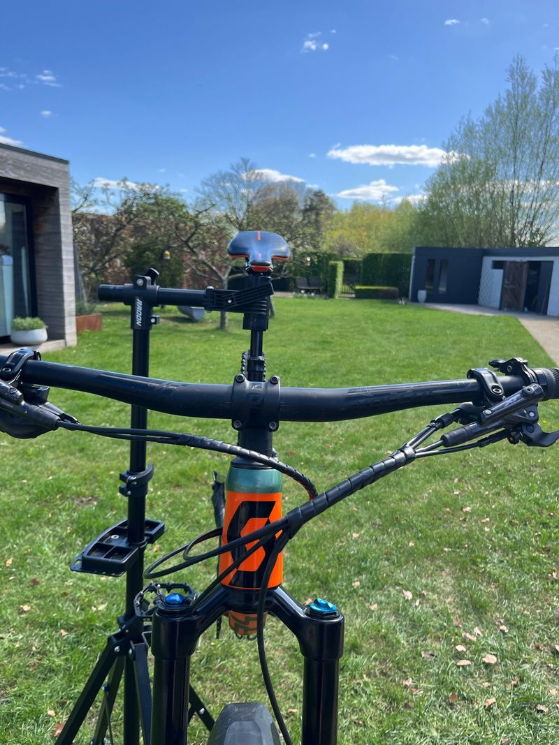 Used Scott Genius 930 2019 2019 Mountainbike, Green — image 12 of 12