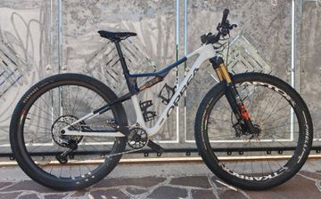 Used Orbea oiz Custom Shimano XTR 2025 Mountainbike, White — image 1 of 13