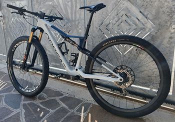Orbea oiz Custom Shimano XTR 2025 Mountainbike usato, Bianco — immagine 2 di 12
