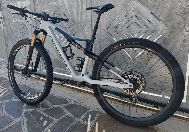 Orbea oiz Custom Shimano XTR 2025 Mountainbike usato, Bianco — immagine 2 di 12
