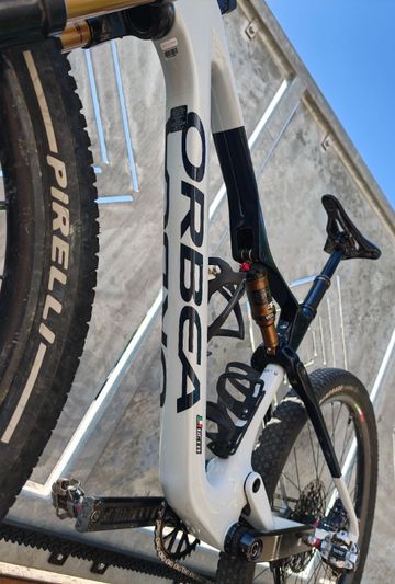 Used Orbea oiz Custom Shimano XTR 2025 Mountainbike, White — image 8 of 13
