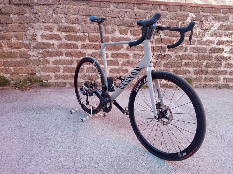 Käytetty Canyon Endurace CF SL 8 Aero 2023 2023 Road & Gravel