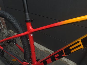Used Trek Marlin 7 2021 2021 Mountainbike, Red, 27.5, 29 — image 9 of 14