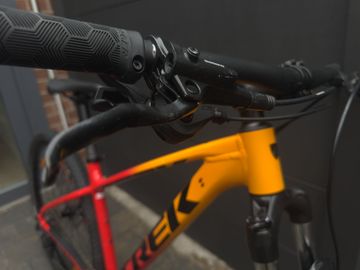 Used Trek Marlin 7 2021 2021 Mountainbike, Red, 27.5, 29 — image 8 of 14