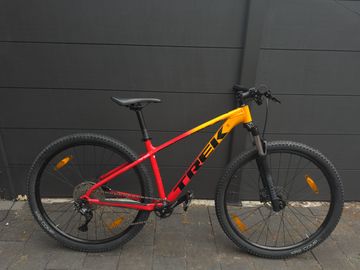 Used Trek Marlin 7 2021 2021 Mountainbike, Red, 27.5, 29 — image 2 of 14