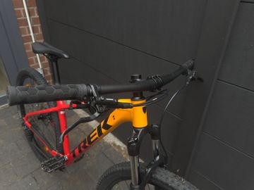 Used Trek Marlin 7 2021 2021 Mountainbike, Red, 27.5, 29 — image 7 of 14