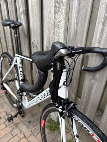 Used Cannondale Synapse Shimano 105 2015 Road & Gravel, White — image 4 of 5