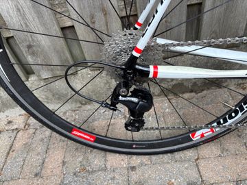 Used Cannondale Synapse Shimano 105 2015 Road & Gravel, White — image 2 of 5