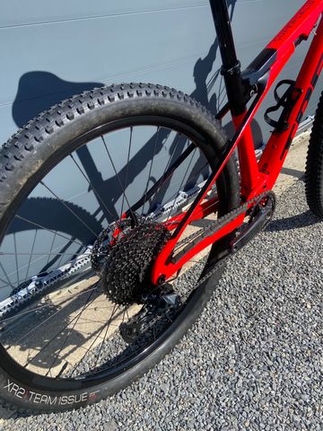 Käytetty Trek Supercaliber 9.6 2023 2023 Mountainbike — kuva 2 / 3