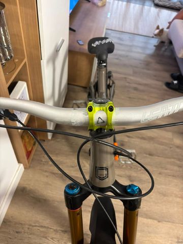 Tweedehands Commencal CLASH RACE 2021 2021 Mountainbike — afbeelding 10 van 10