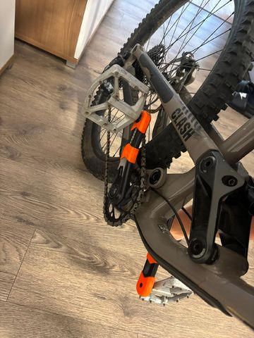 Tweedehands Commencal CLASH RACE 2021 2021 Mountainbike — afbeelding 2 van 10