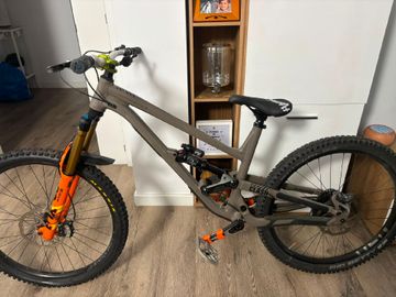 Tweedehands Commencal CLASH RACE 2021 2021 Mountainbike — afbeelding 1 van 10