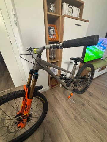 Tweedehands Commencal CLASH RACE 2021 2021 Mountainbike — afbeelding 3 van 10