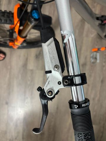 Tweedehands Commencal CLASH RACE 2021 2021 Mountainbike — afbeelding 8 van 10