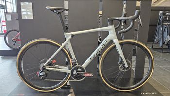 Käytetty Wilier Granturismo SLR SRAM FORCE AXS D2 2X12S 2024 2024 Road & Gravel