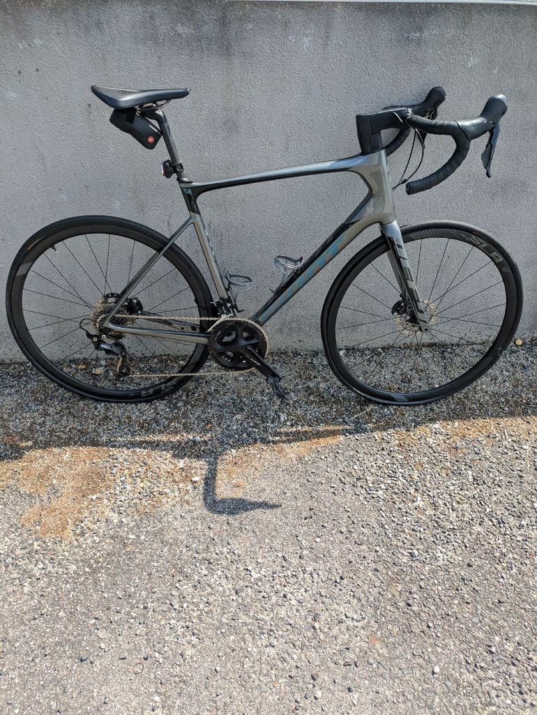 Used Giant Defy Shimano 105 2019 Road & Gravel, Light Gray — image 2 of 8
