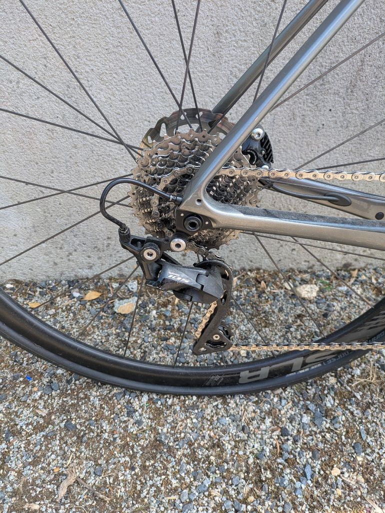 Used Giant Defy Shimano 105 2019 Road & Gravel, Light Gray — image 3 of 8