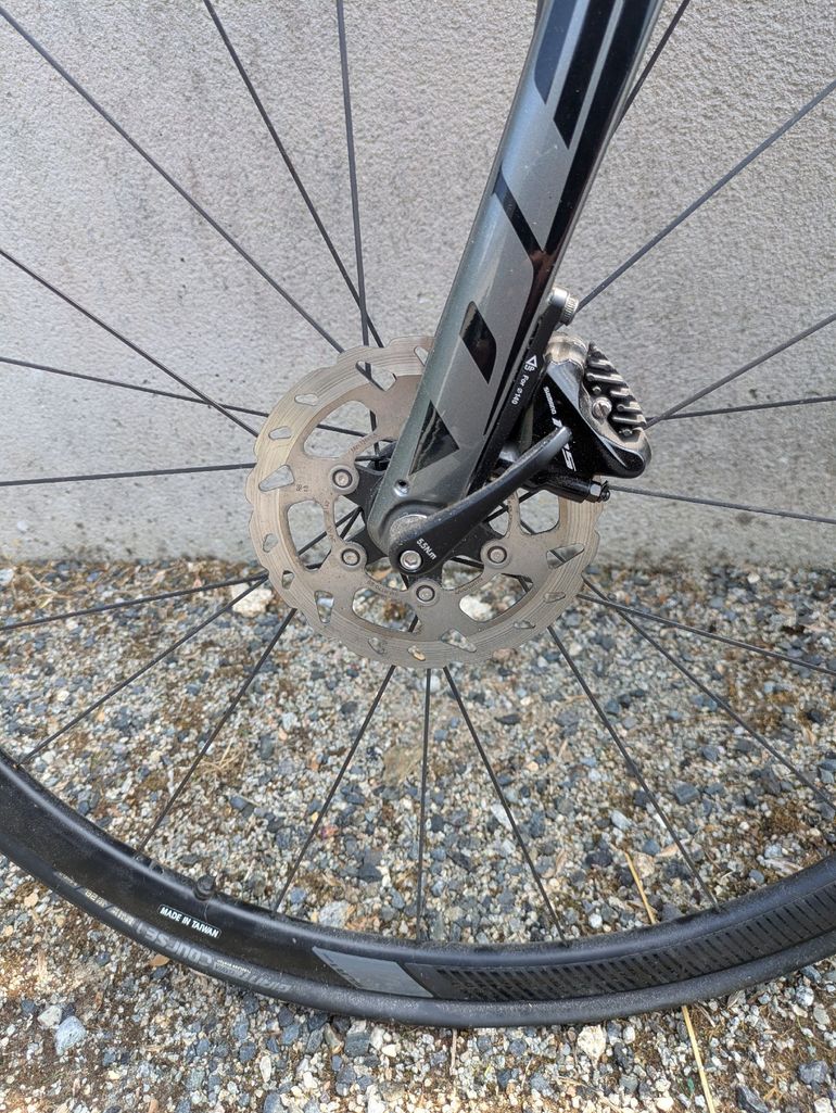 Used Giant Defy Shimano 105 2019 Road & Gravel, Light Gray — image 5 of 8