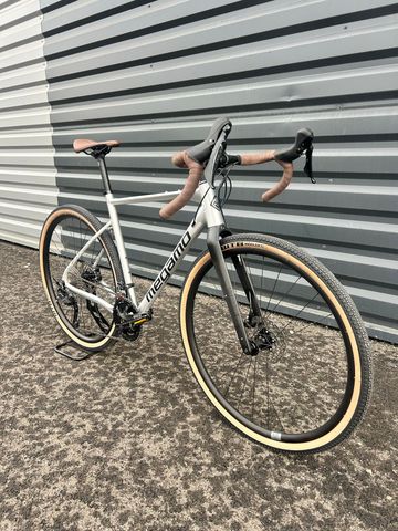 Used Megamo JAKAR 30 2025 2025 Road & Gravel, Light Gray — image 2 of 11