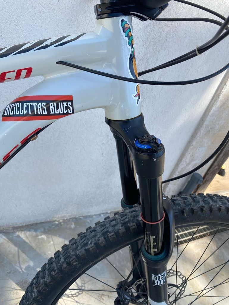 Used Specialized Enduro Comp 650b 2016 2016 Mountainbike, White, 27.5 — image 6 of 6